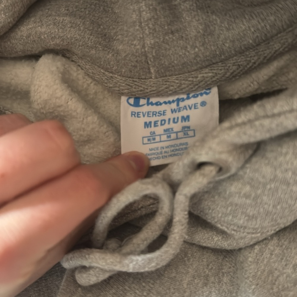 Champion Women's Light Gray Hoodie in Medium Excellent condition - Picture 2 of 3
